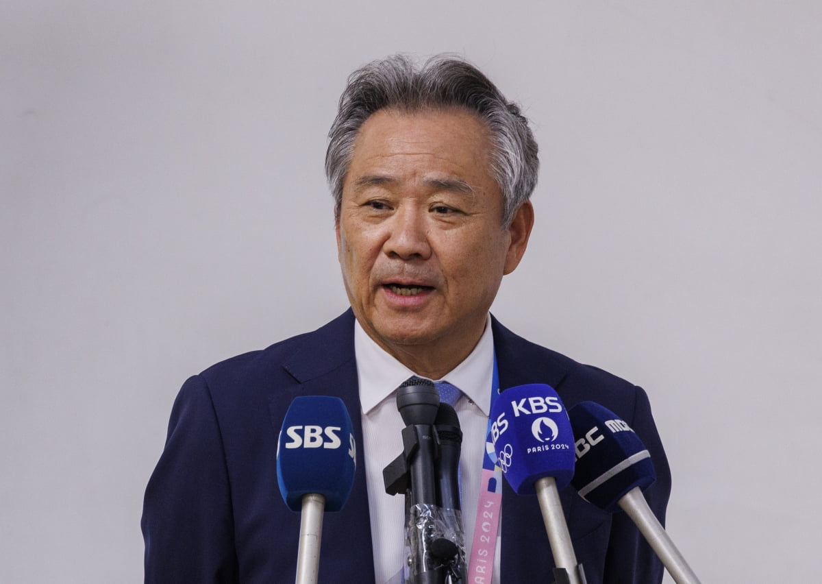图片报：克莱门斯、魏珀今天与德国队训练，顶替维尔茨和施蒂勒