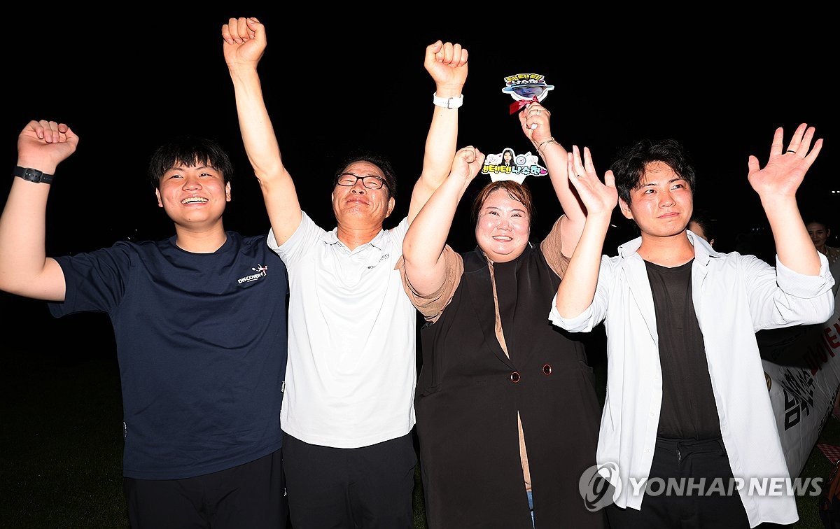 男篮亚预赛-胡金秋高效11中10胡明轩14分 中国队38分狂胜蒙古