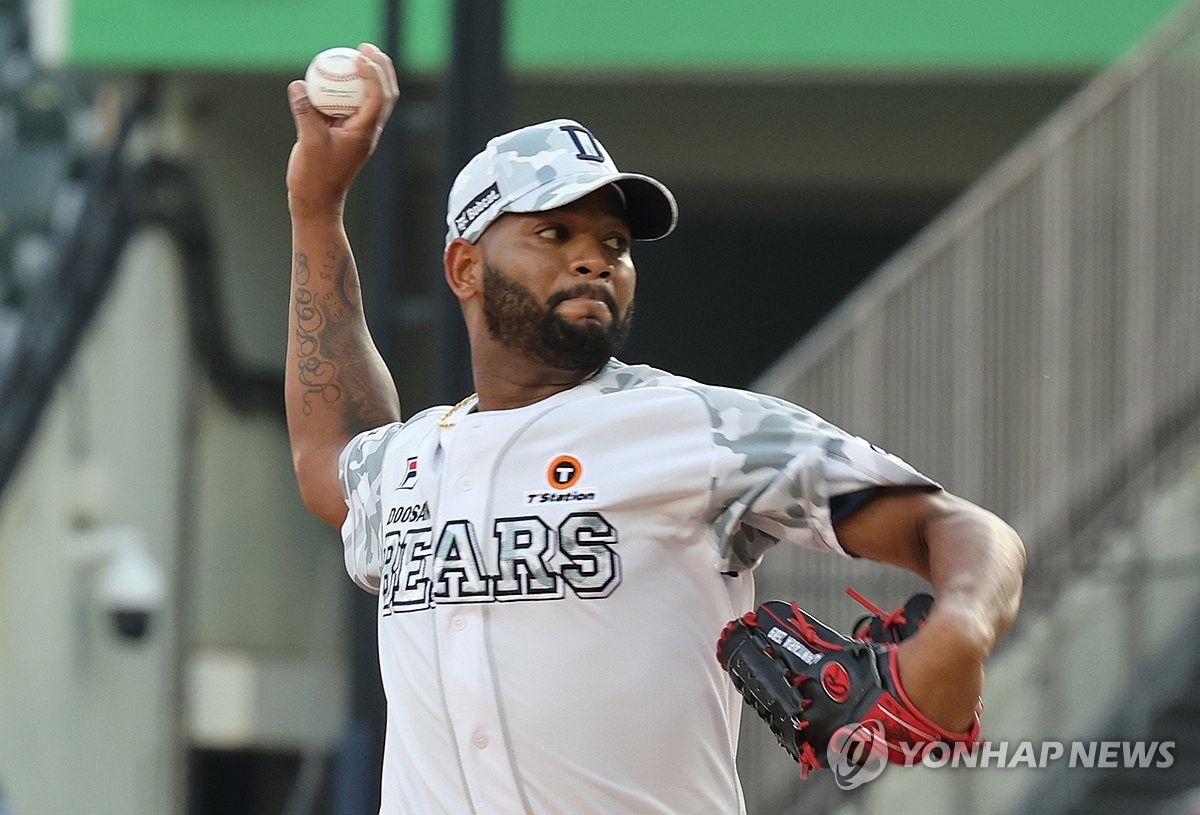 状元郎惨遭弃用 詹姆斯社媒声援黑豹四分卫杨