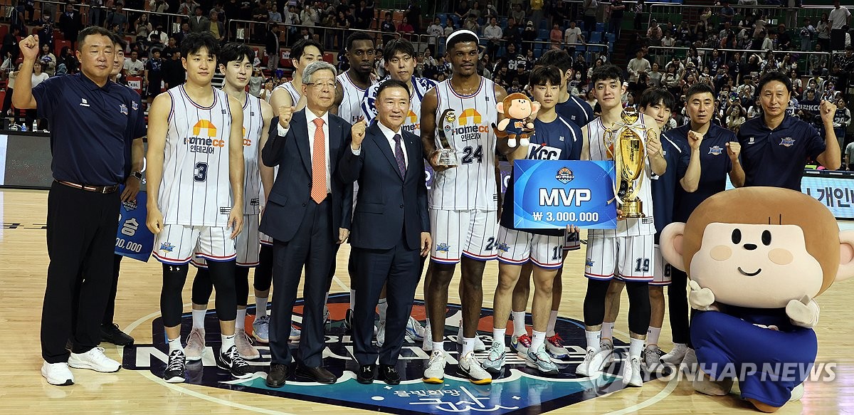 足球回归本质！低调罗德里拿最高调金球 中后场球员找回应有尊重
