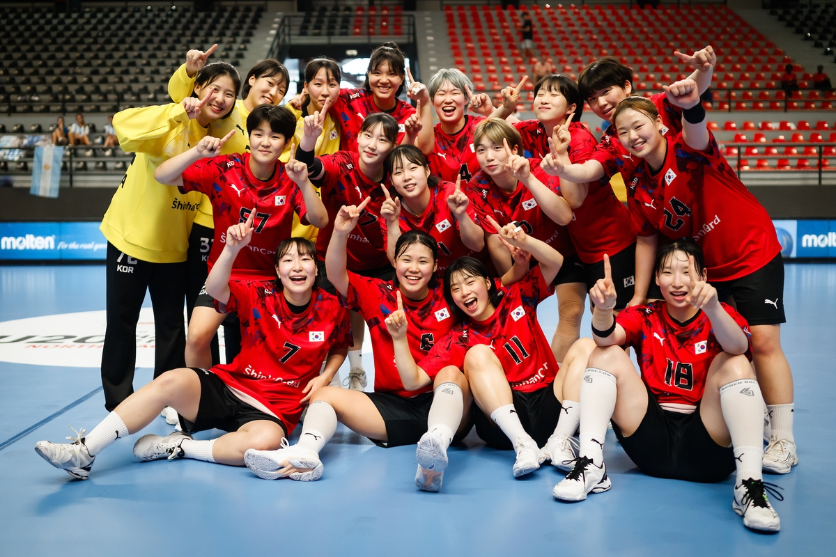 维拉vs尤文半场数据：射门8-4射正1-1，禁区内触球15-3